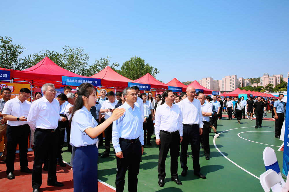 第六届“百日千万招聘专项行动”启动仪式暨高校毕业生专场招聘会在青科大举办